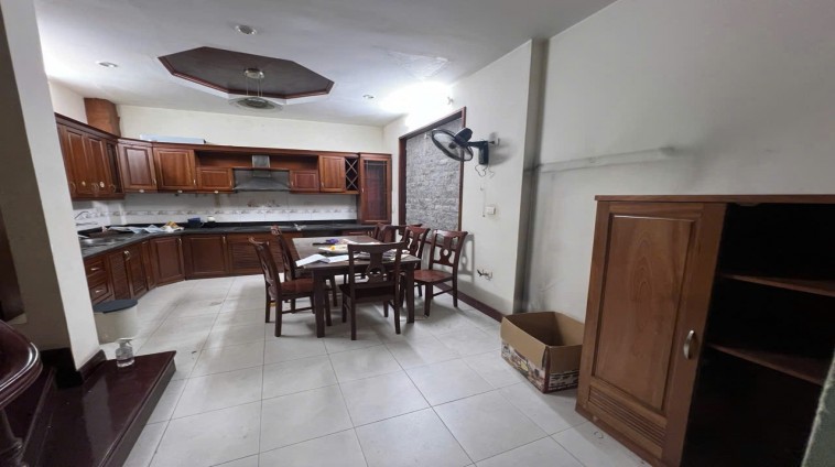 Cho kinh doanh các mặt hàng sạch sẽ ngõ ô tô Phố Ngụy Như Kom Tum 5 tầng, 50m2, 35 Triệu